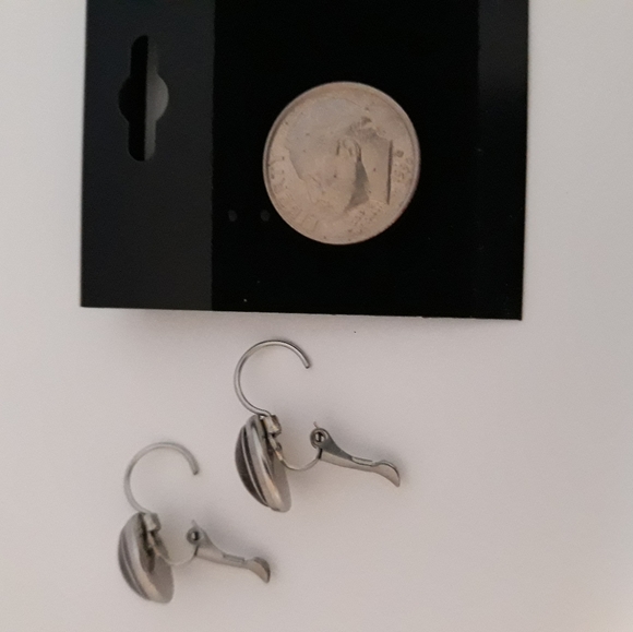 Leopard Heart leverback earrings - Picture 3 of 3